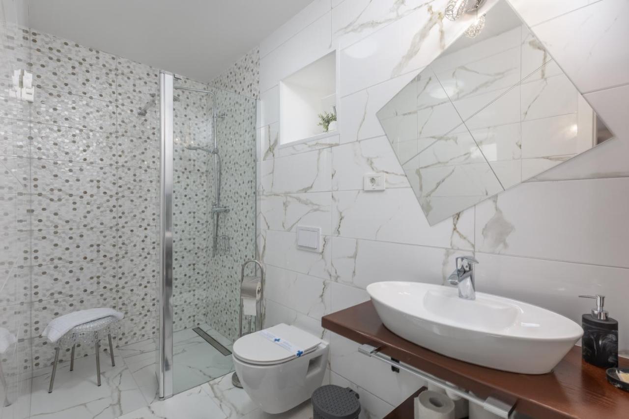Apartments Mikulin Family Punat Exterior photo