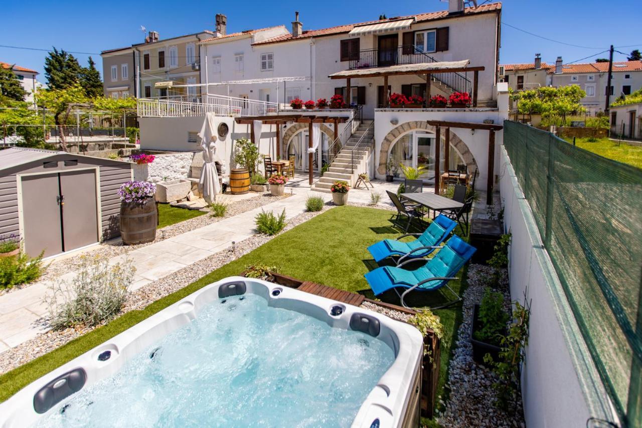 Apartments Mikulin Family Punat Exterior photo