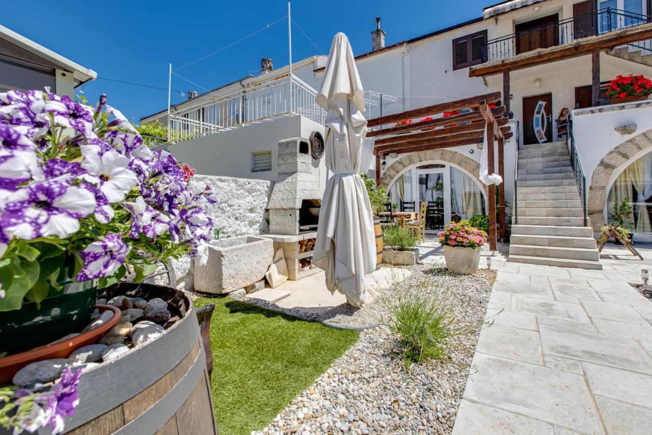 Apartments Mikulin Family Punat Exterior photo